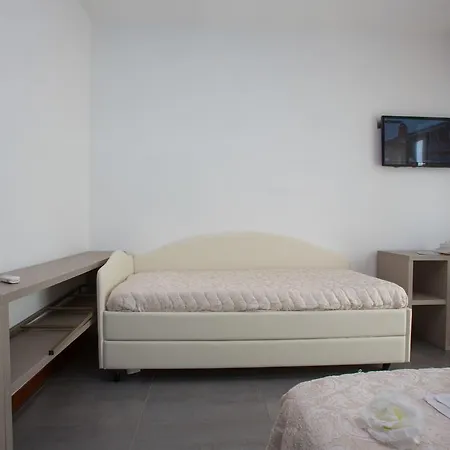 Altis サン・ベネデット・デル・トロント